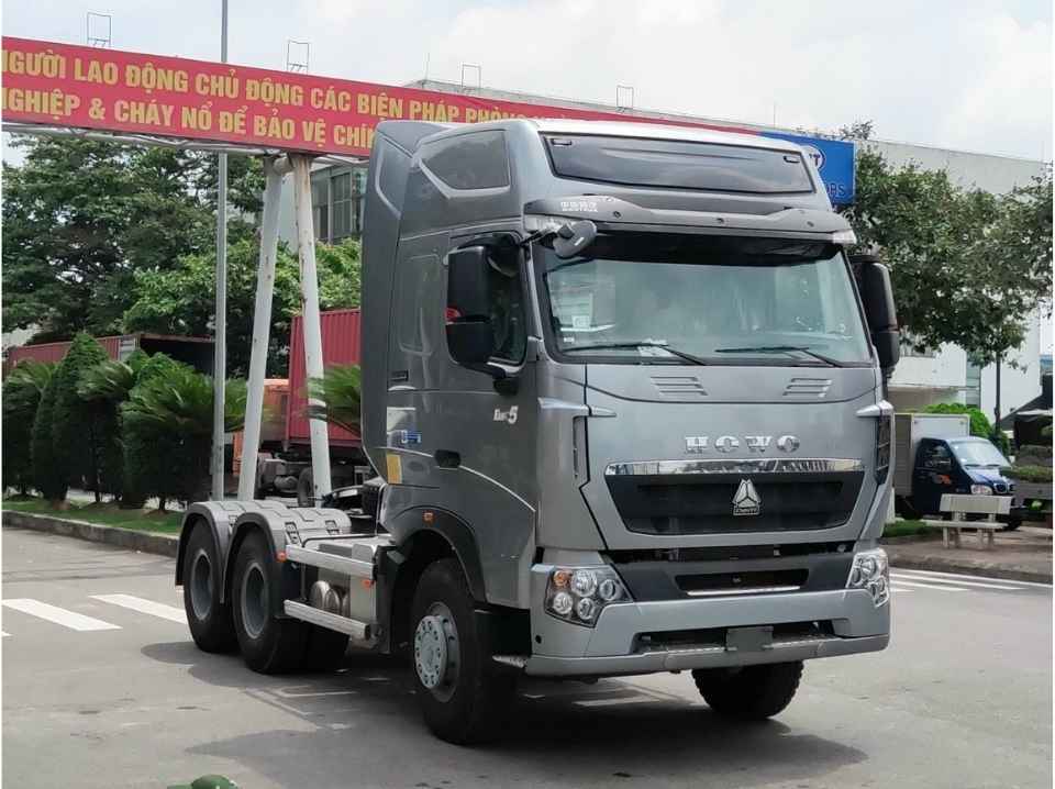 Đầu kéo Howo A7 380 HP