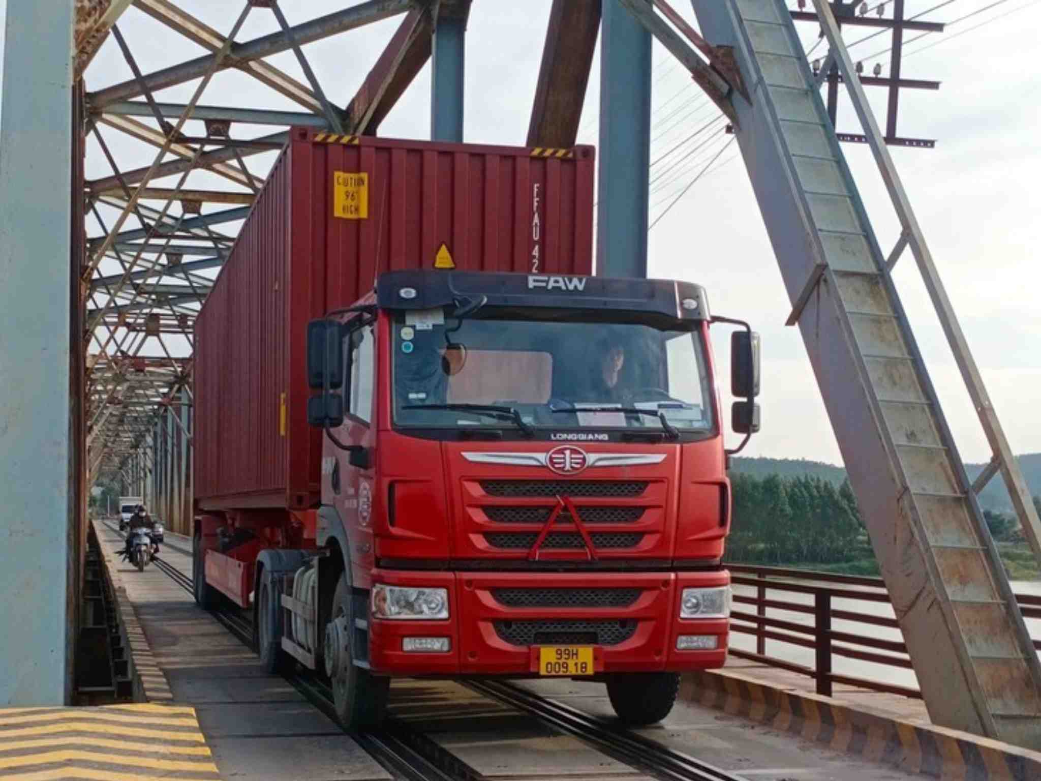 Tại sao đầu kéo Faw 1 cầu 260 HP lại được khách hàng tin dùng ?