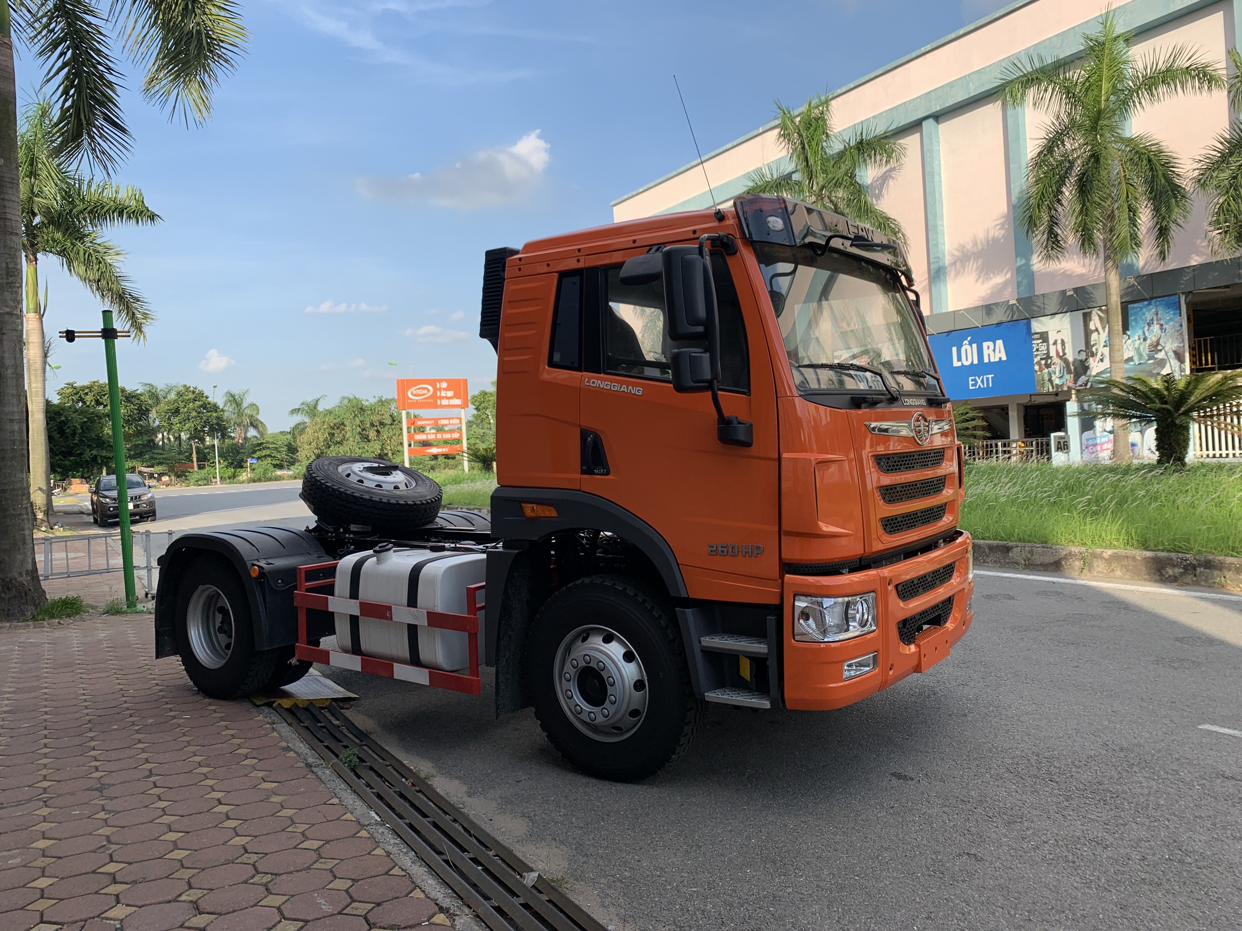 Ưu điểm của dòng xe đầu kéo Faw 1 cầu nhập khẩu máy 260HP