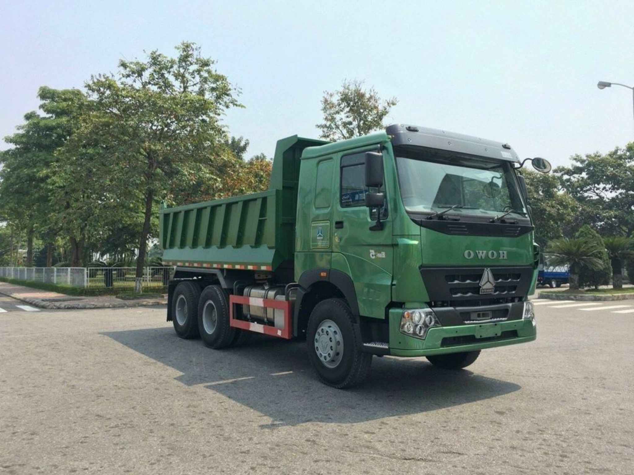 Xe Ben Howo 3 Chân V7G 380 HP Thùng Vát Hyundai