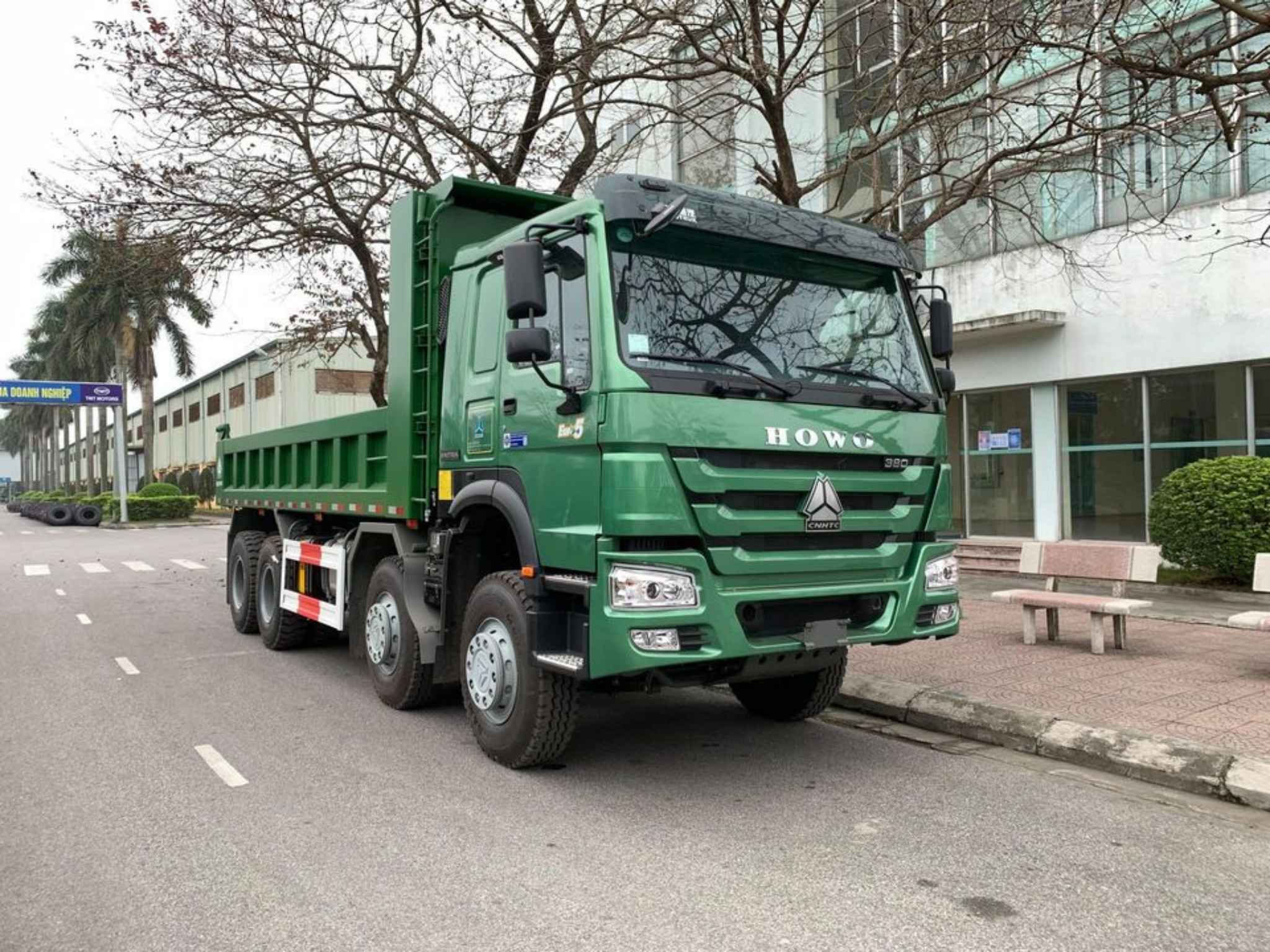 Xe Ben Howo 4 Chân HW76 380 HP Thùng Vuông