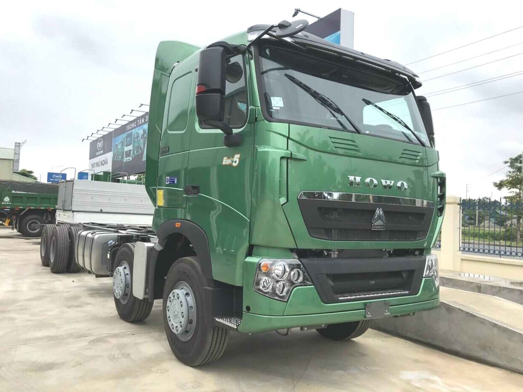 Xe Tải Howo 4 Chân 340 HP Nóc Thấp